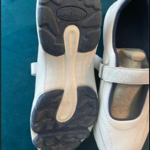 Propet Women’s Sapphire Mary Jane Leather Shoes - Picture 3 of 3